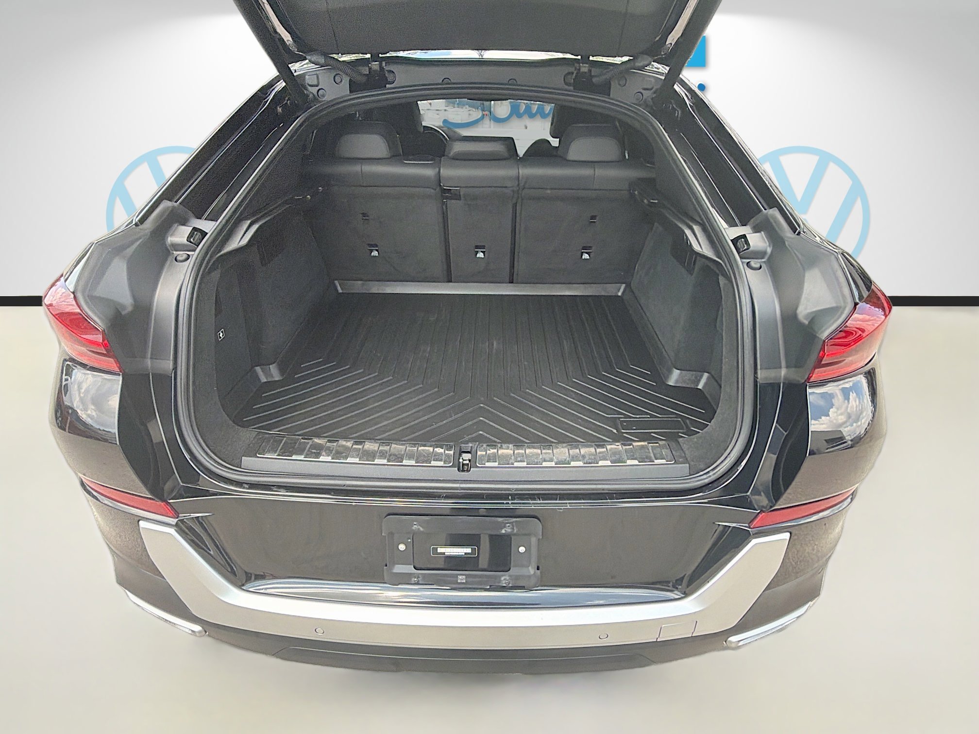 Used 2022 Black Sapphire Metallic BMW xDrive40i image 27