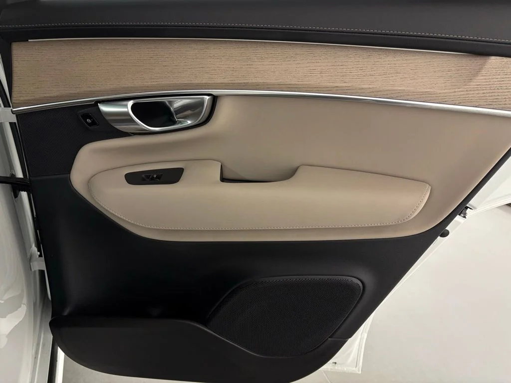 New 2026 White Volvo T8 Plus image 42