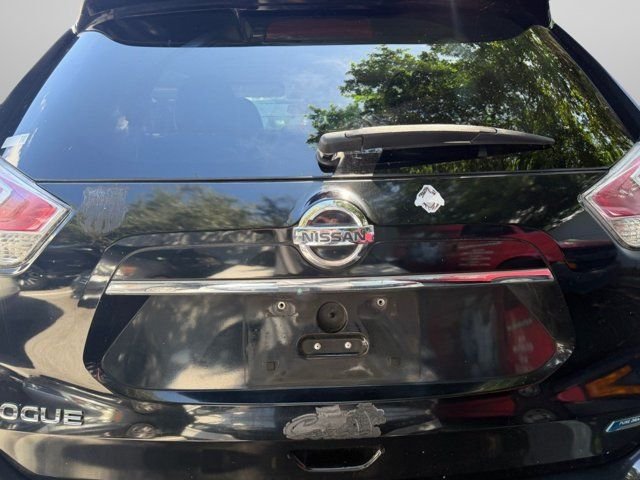 Used 2014 Black Nissan S image 17