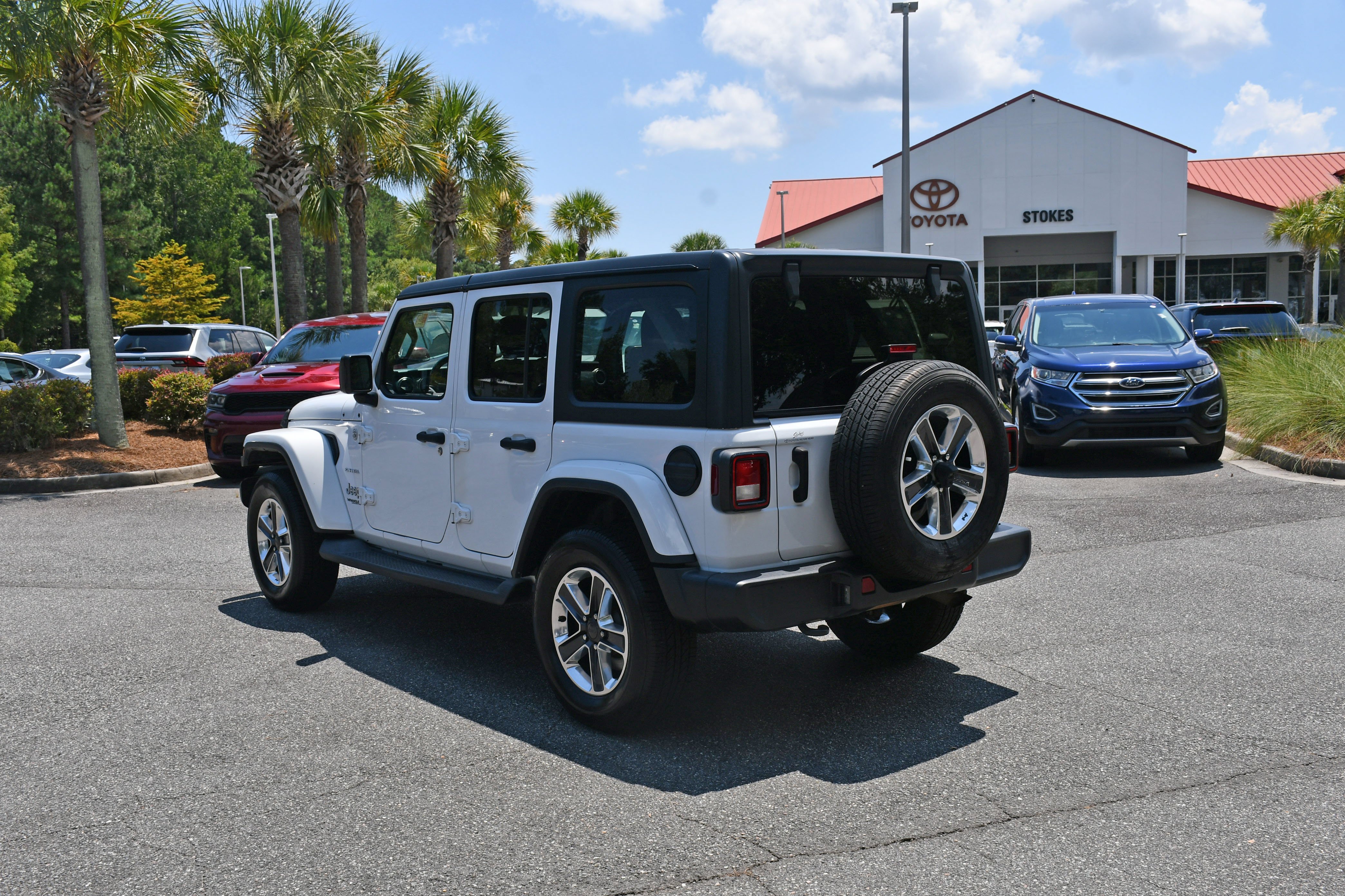 Used 2021 White Jeep Unlimited Sahara image 3