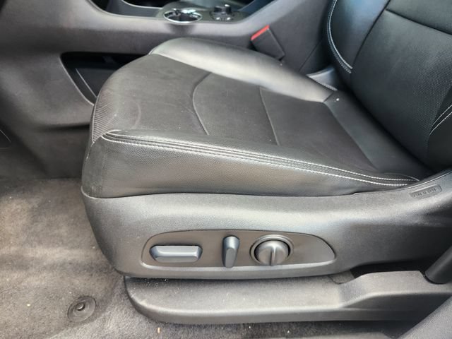 Used 2024 Summit White GMC SLT image 23