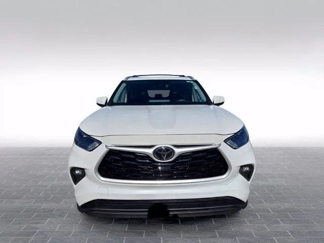 Used 2023 Beige Toyota XLE image 2