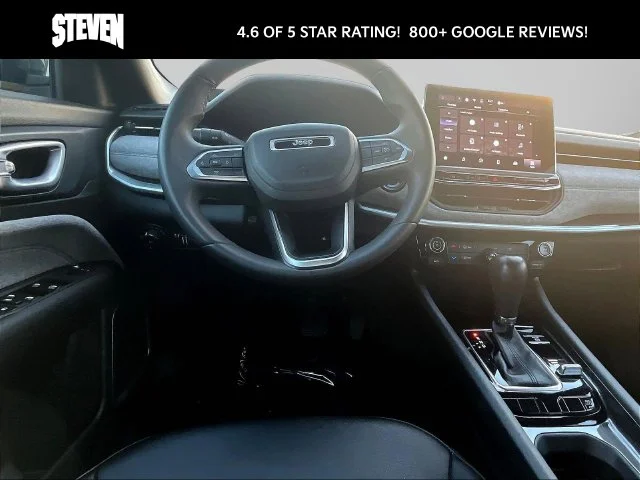 Used 2024 Silver Jeep Latitude image 9