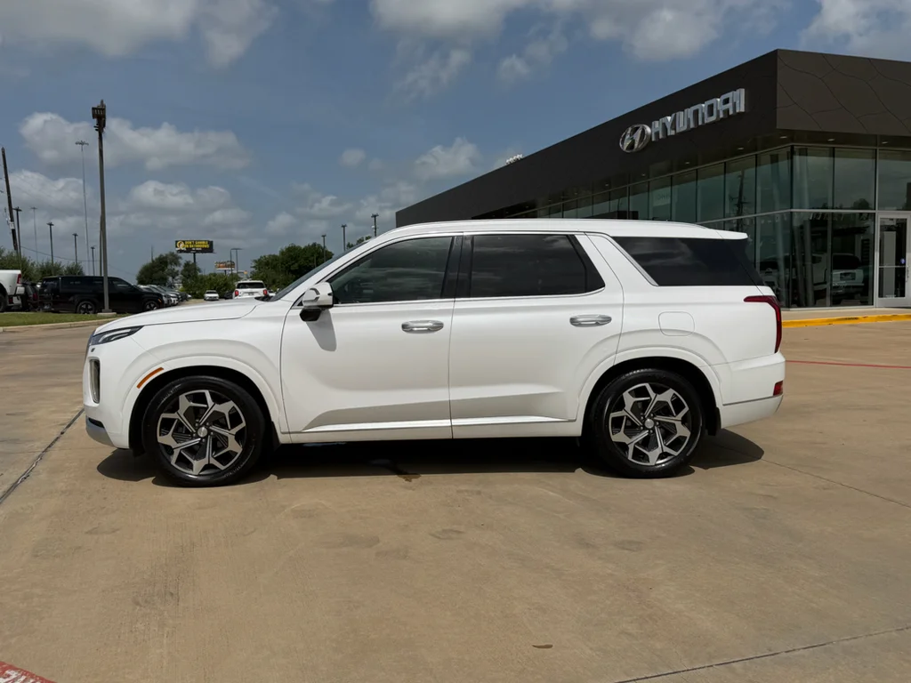 Used 2021 Hyper White Hyundai Calligraphy image 2