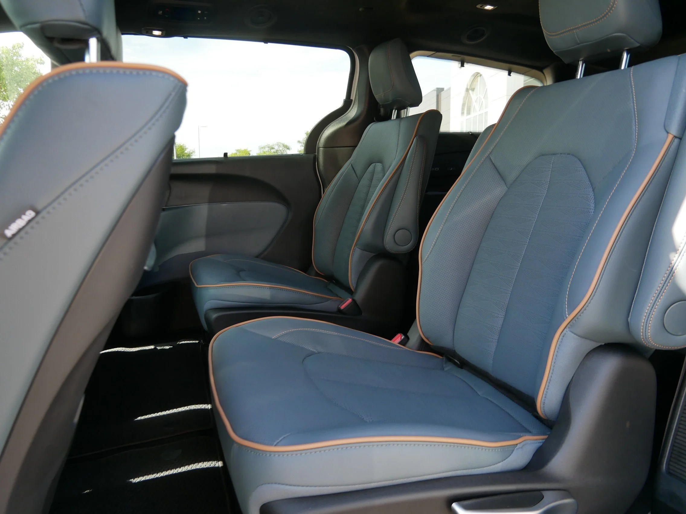 New 2027 Bright White Clear-Coat Paint Chrysler Pinnacle image 10