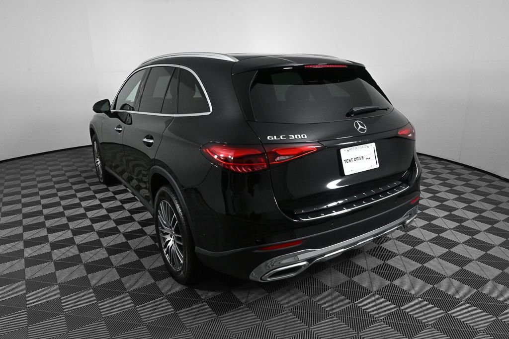 Certified Used 2026  Mercedes-Benz GLC 300 image 4