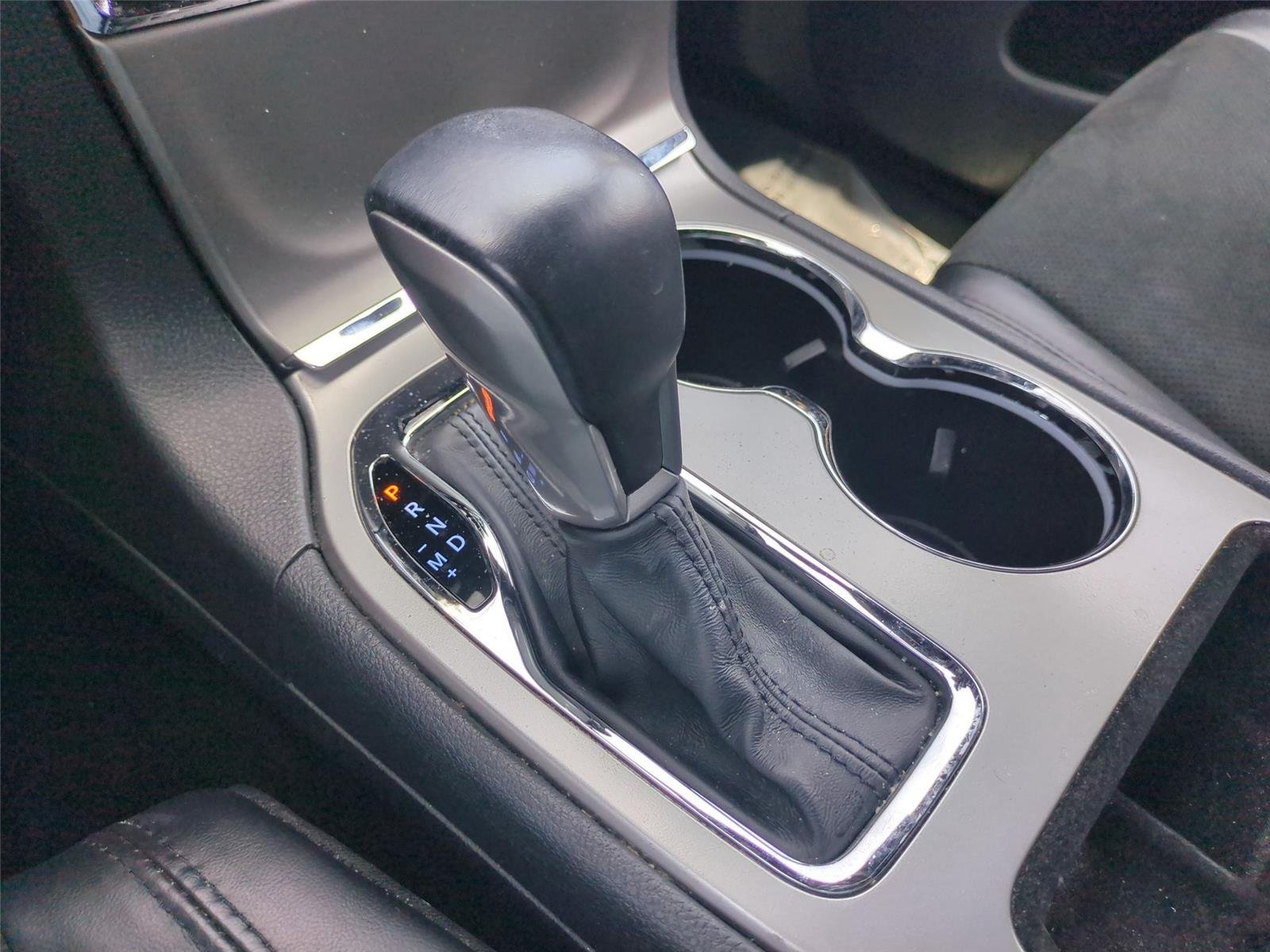 Used 2022 Diamond Black Crystal Pearlcoat Jeep Laredo X image 30