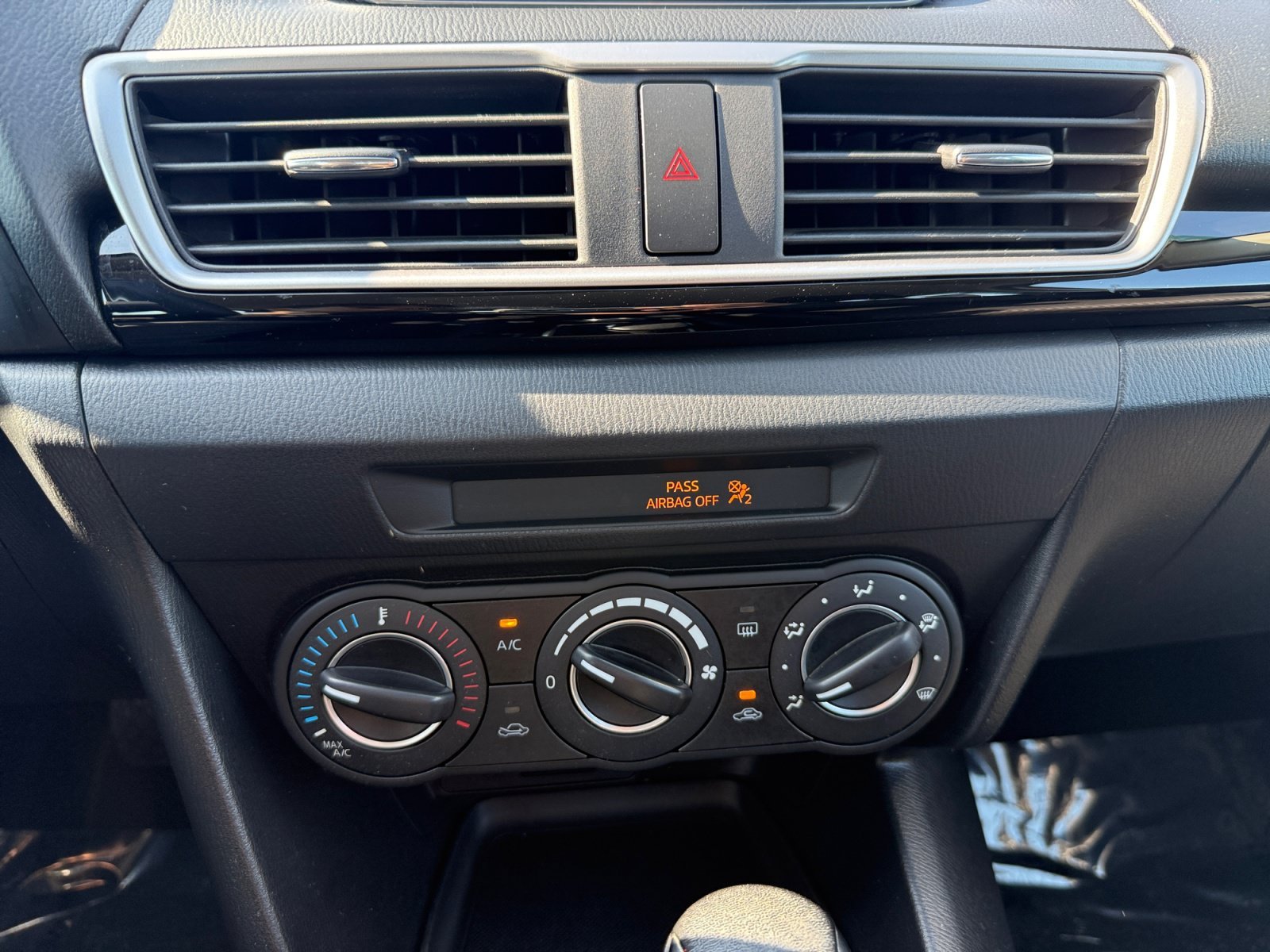 Used 2015 Snowflake White Pearl Mazda i Touring image 13