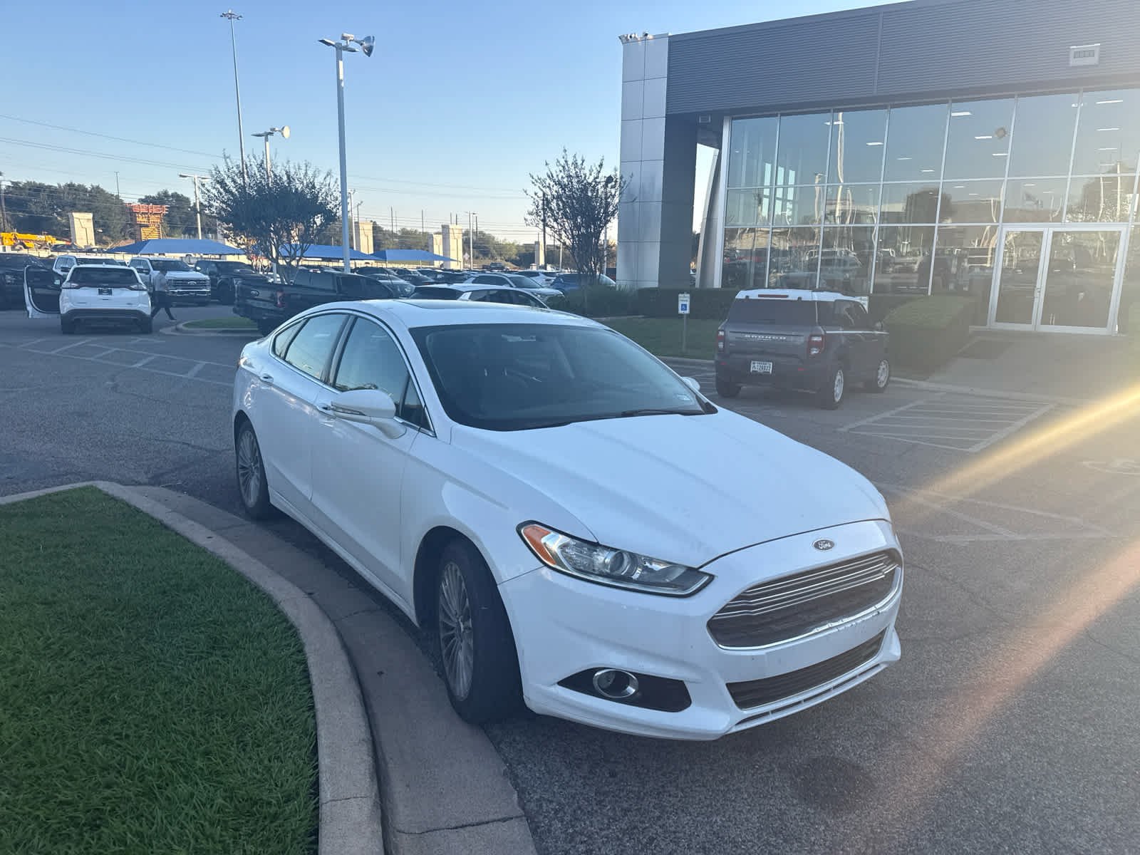 Used 2016 Oxford White Ford Titanium image 2