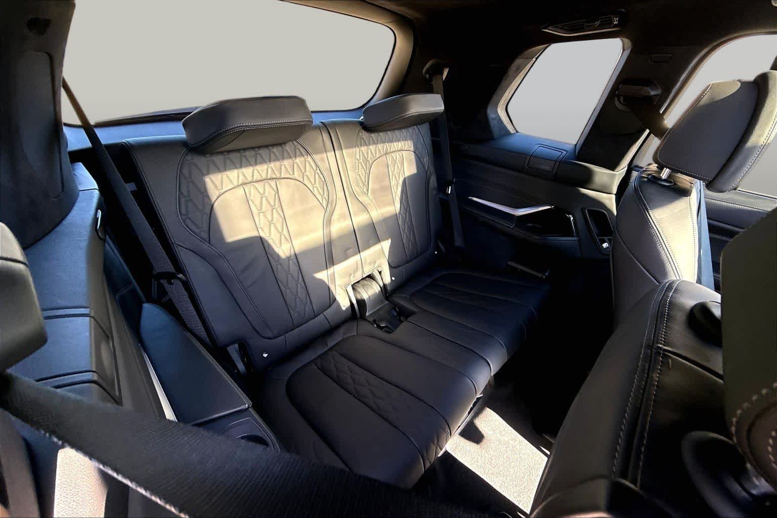 Used 2023 Ametrin Metallic BMW M60i image 22