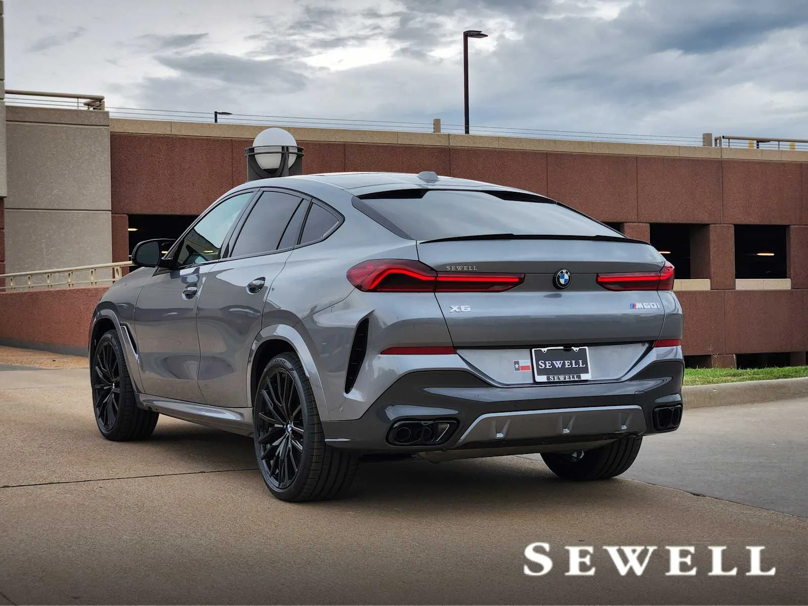 New 2027 Skyscraper Grey Metallic BMW M60i image 3