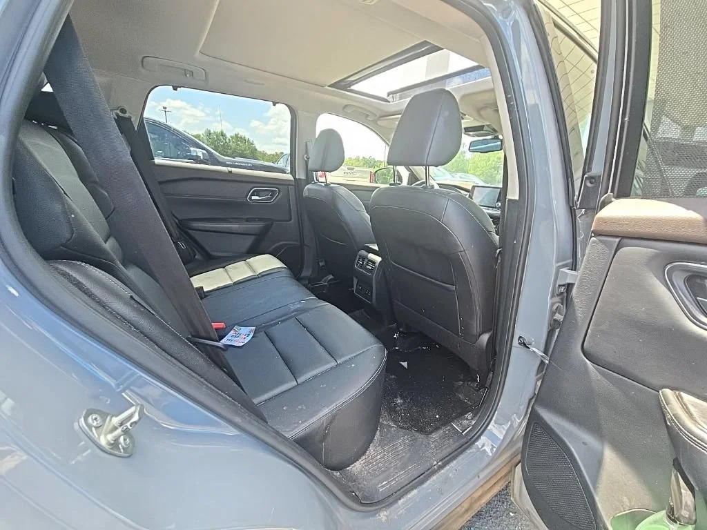 Used 2021 Boulder Gray Pear Nissan SL image 10