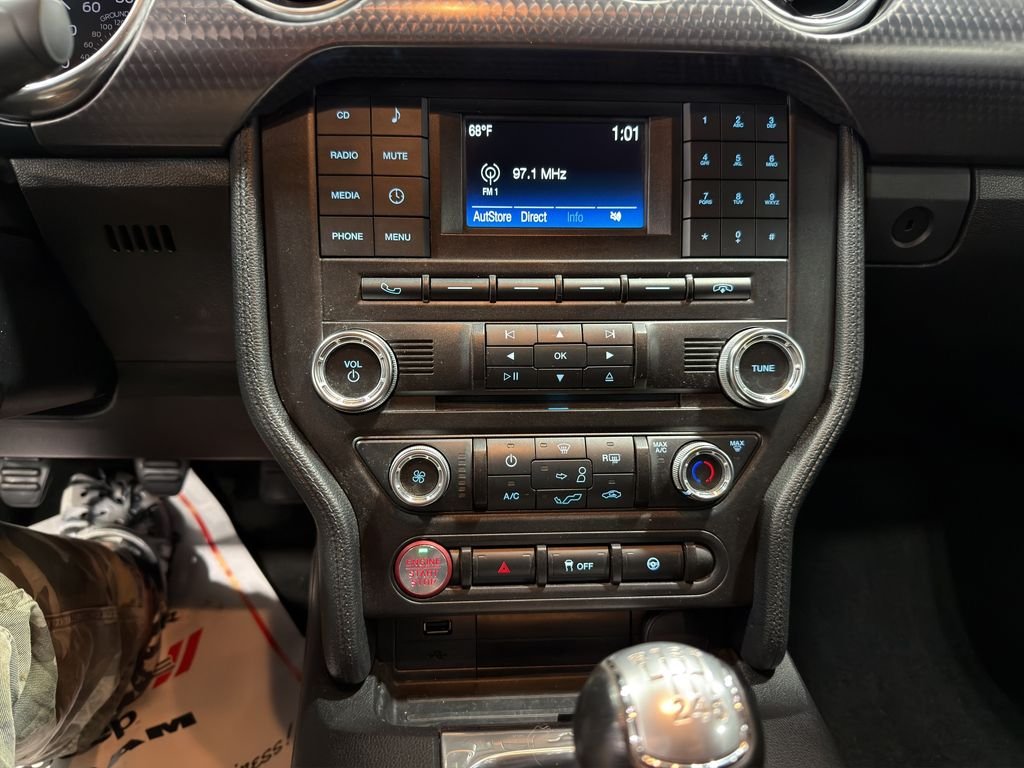 Used 2018 Oxford White Ford GT image 30