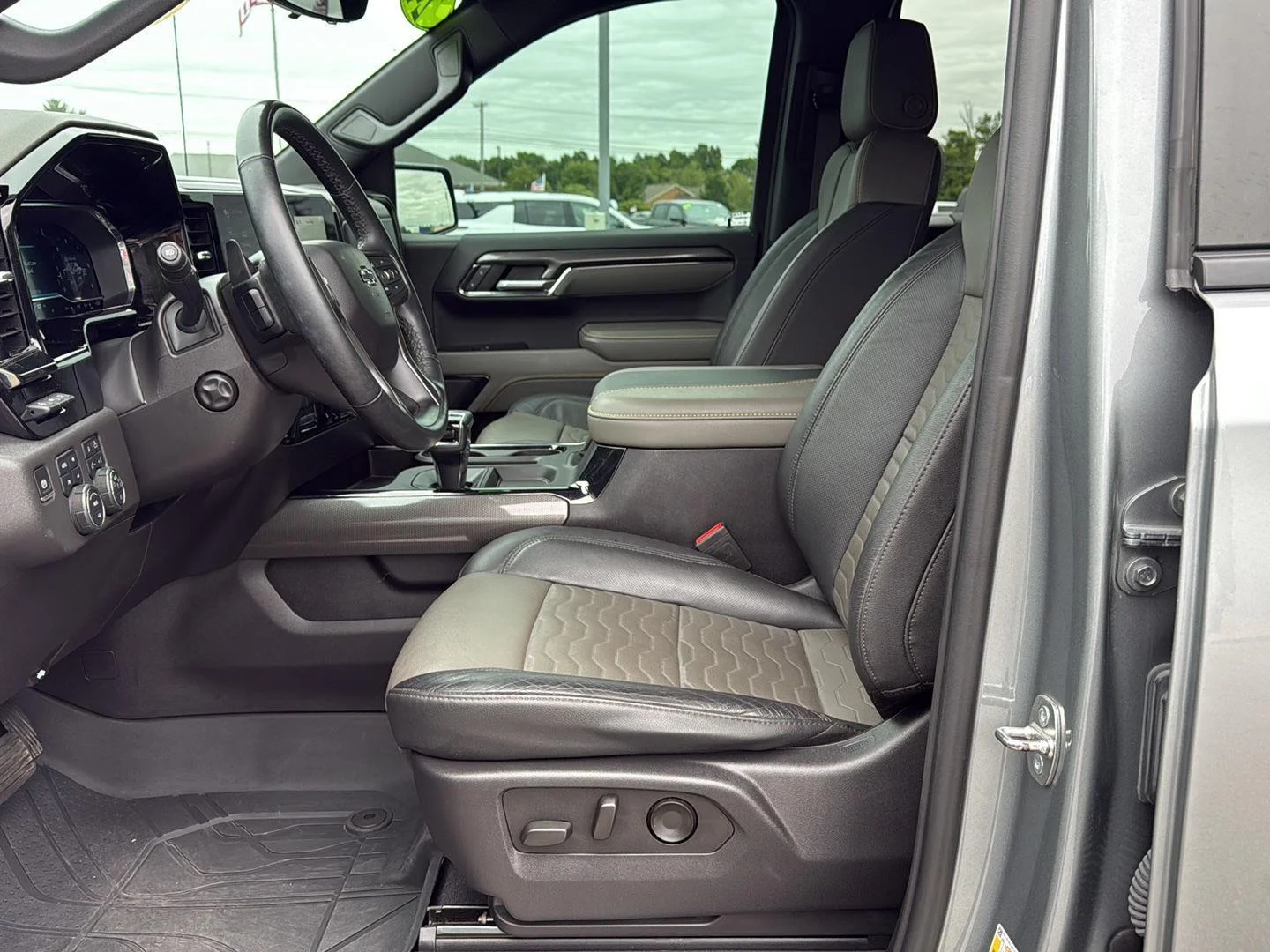 2024 Chevrolet Silverado 1500 ZR2 - Photo 10