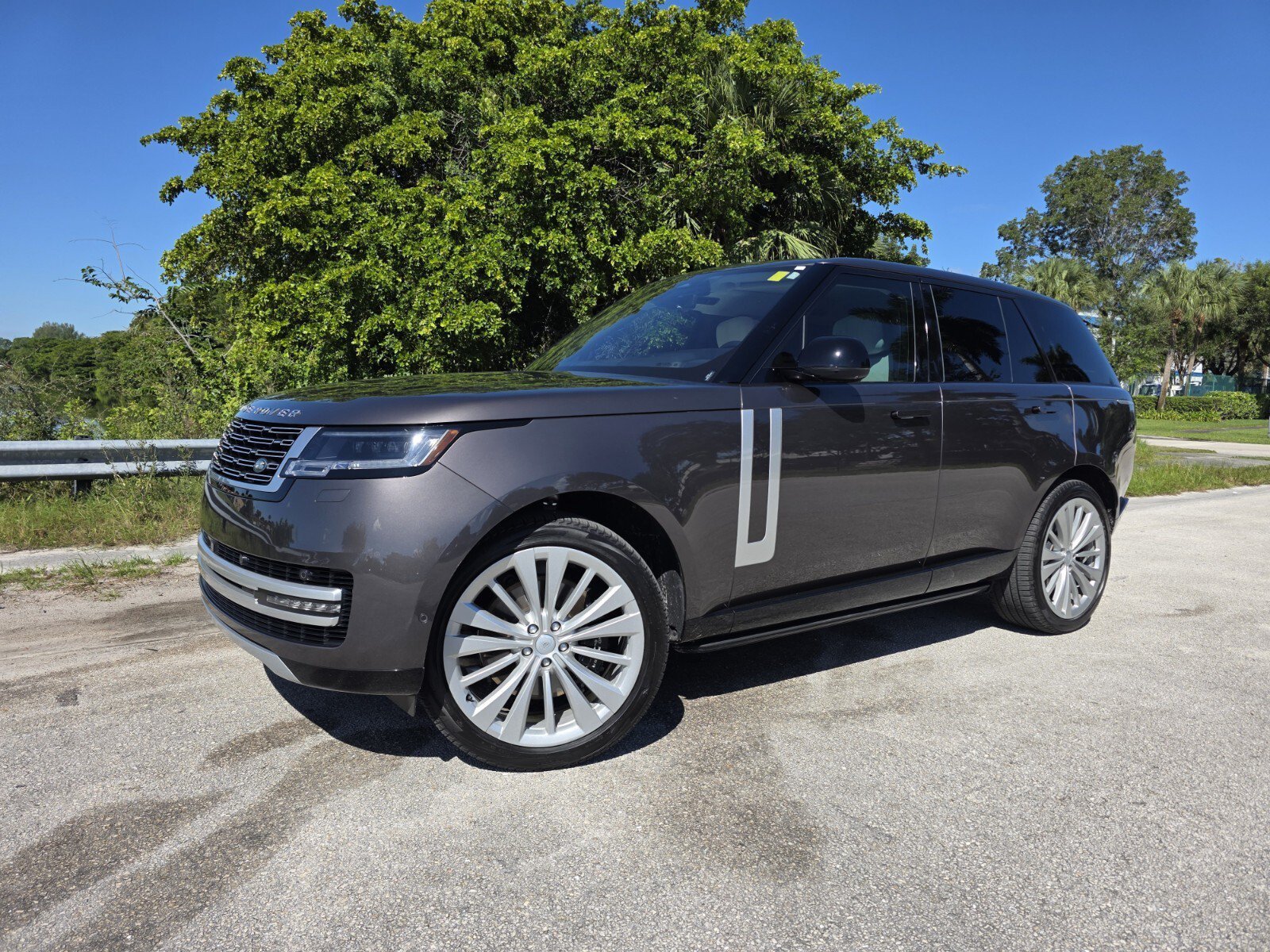 Certified Used 2023 Charente Grey Premium Metallic Land Rover P530 First Edition image 1