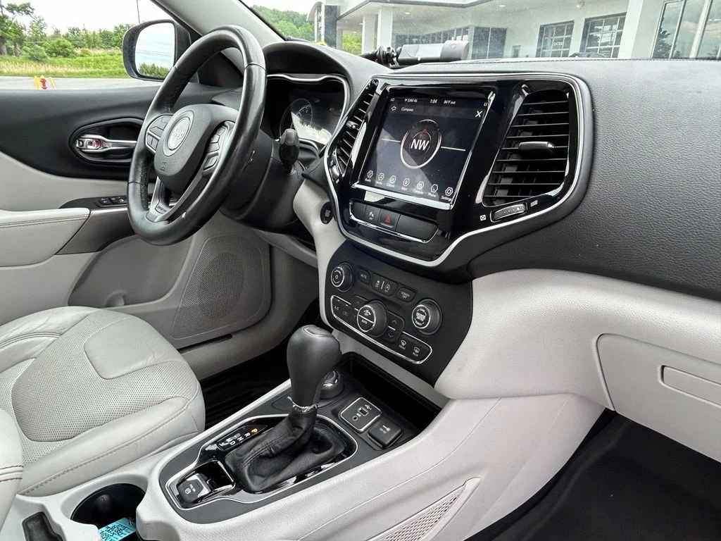 Used 2019 Red Jeep Limited image 35