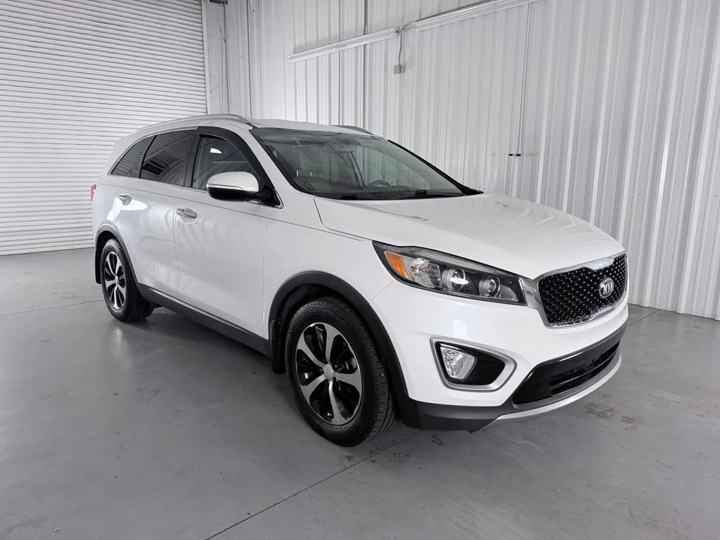 Used 2017 Snow White Pearl Kia EX image 3