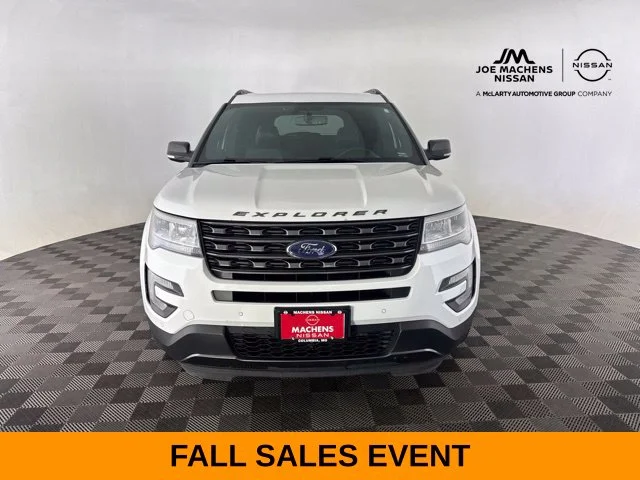 Used 2017 White Ford XLT image 3