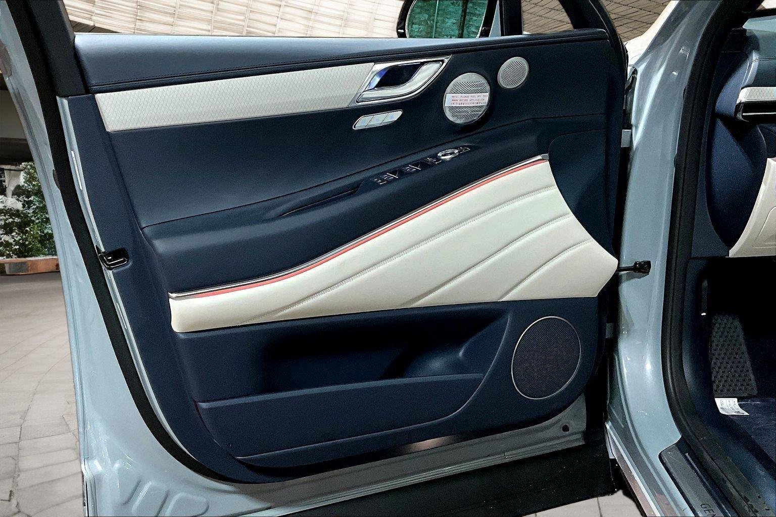 New 2027 Bering Blue Genesis 3.5T PRESTIGE image 9
