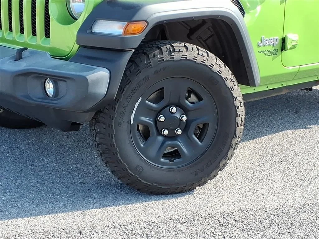 Used 2019 Green Jeep Unlimited Sport image 4