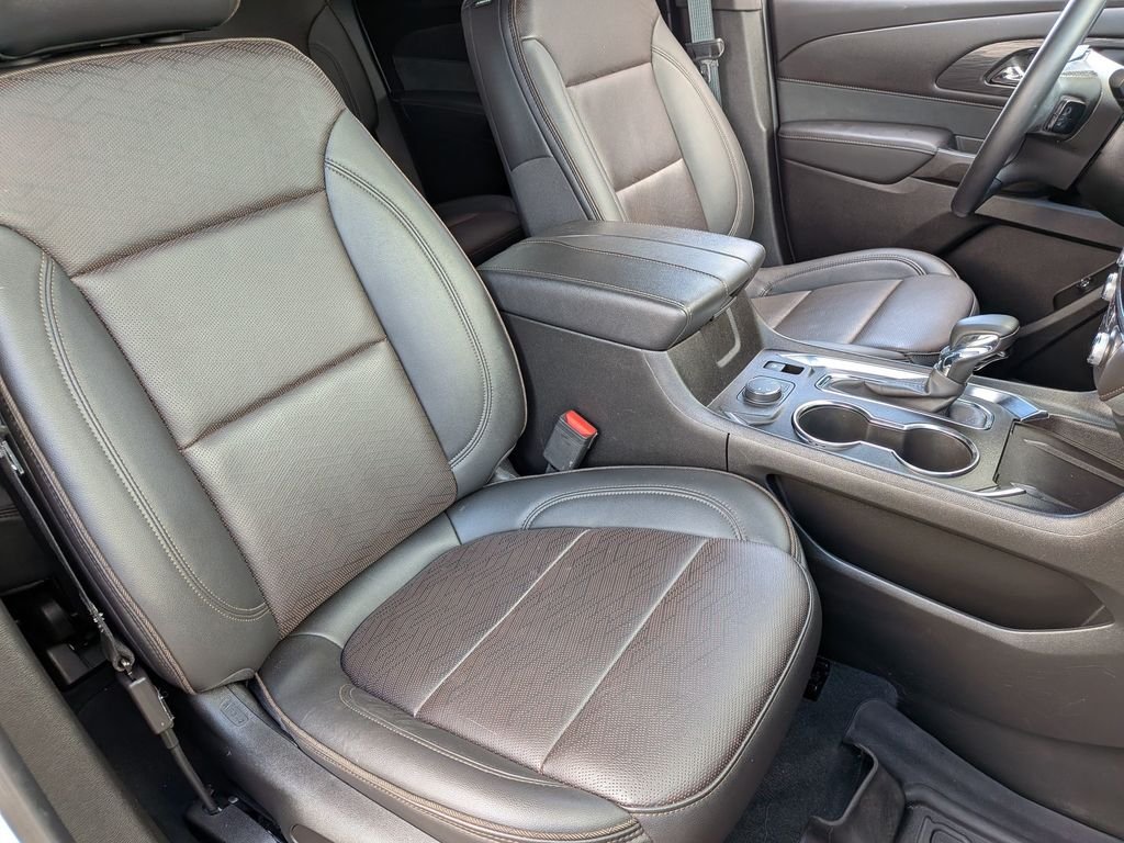 Used 2023 Beige Chevrolet High Country image 33
