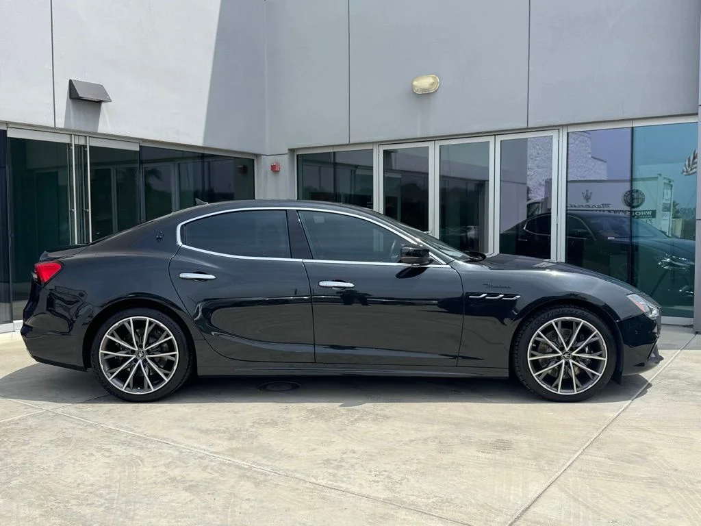 Used 2023 Nero Ribelle Metallic Maserati Modena Q4 image 9