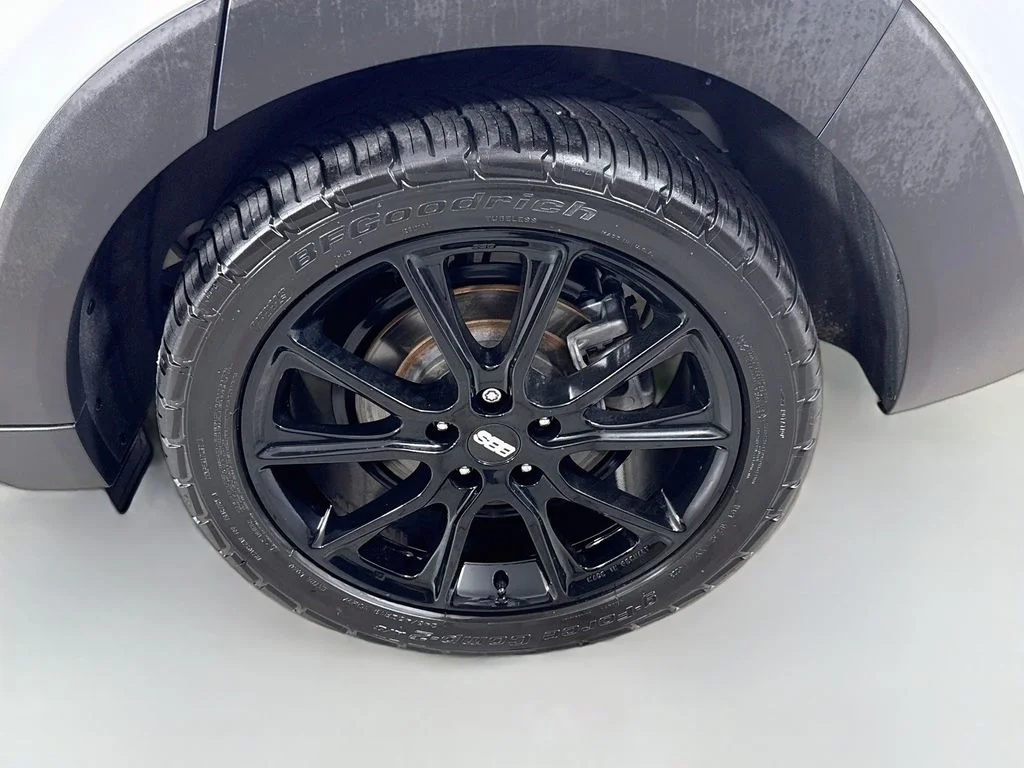 Used 2019 Dazzling White Hyundai Night image 32