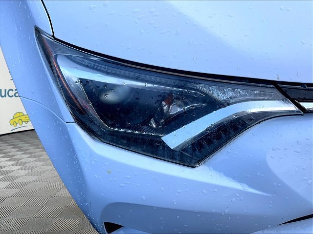 Used 2018 Super White Toyota LE image 30