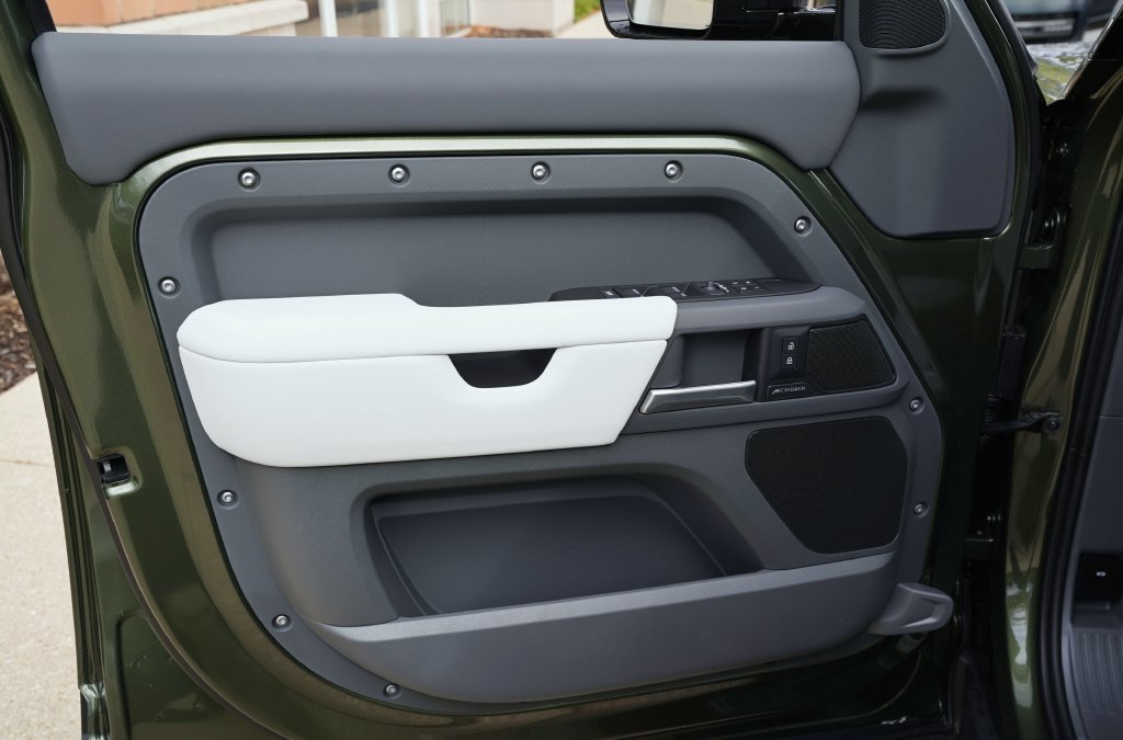 New 2026 Woolstone Green Land Rover S image 10