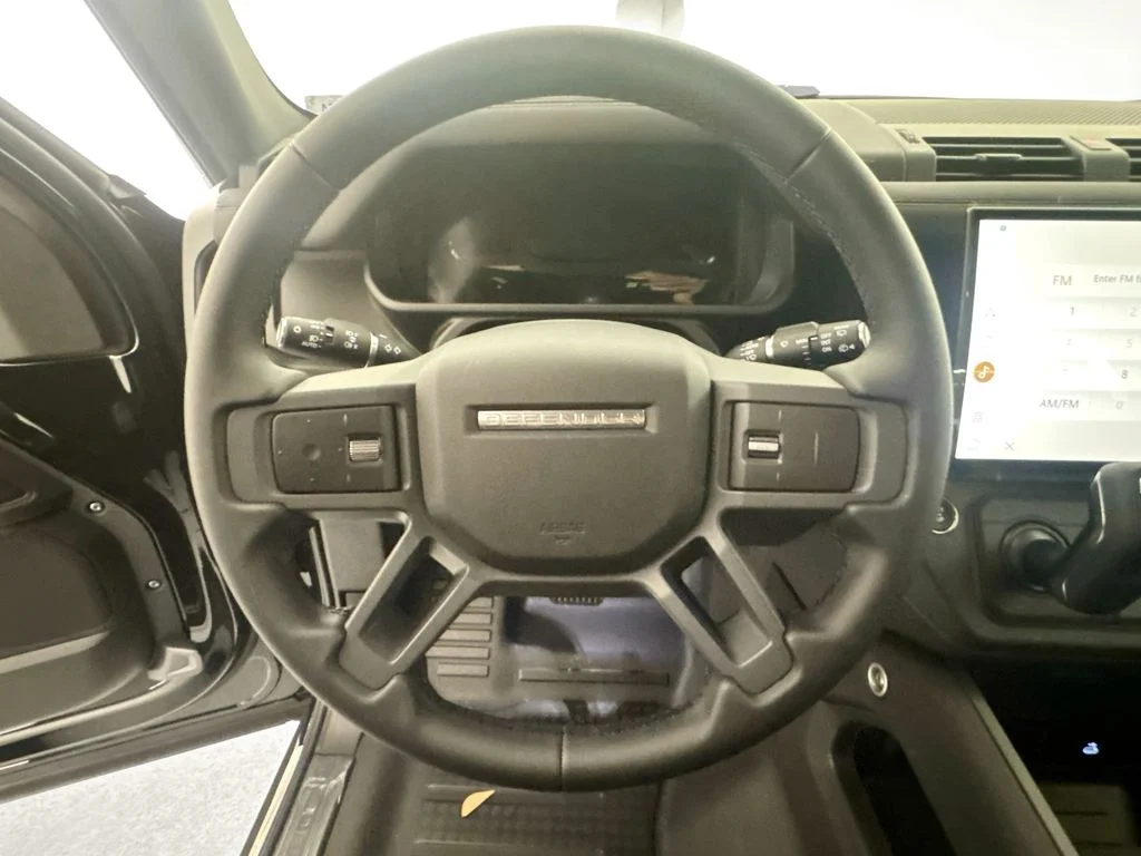 New 2026 Santorini Black Land Rover X-Dynamic SE image 11