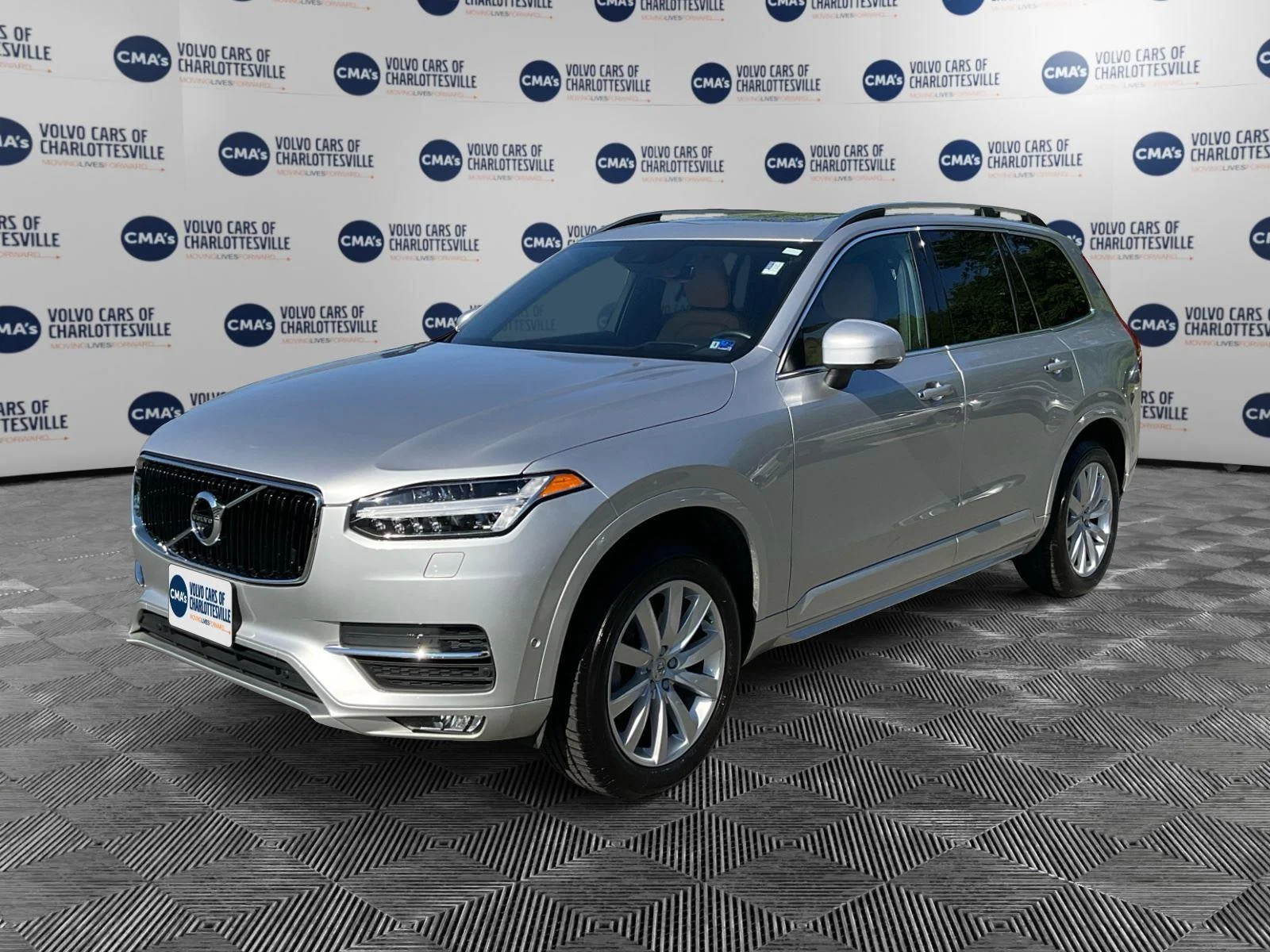 2018 Volvo XC90 T6 AWD Momentum's photo