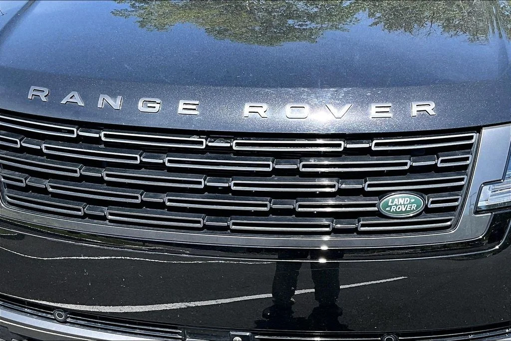 Used 2024 Black Land Rover SE image 31