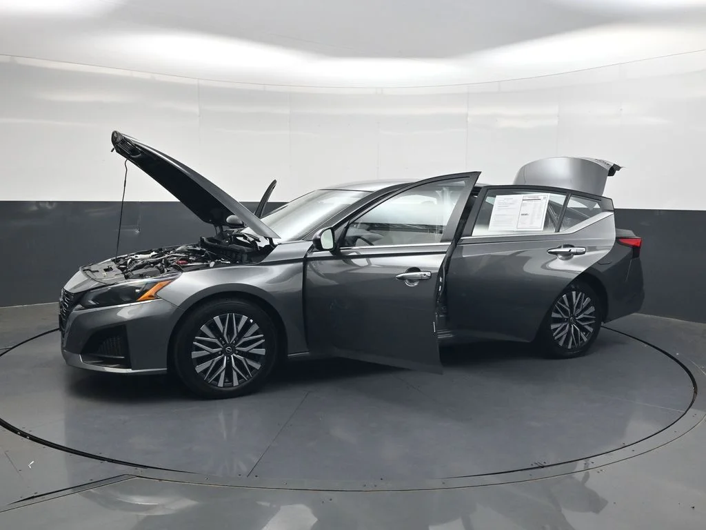 Used 2025 Gray Nissan 2.5 SV image 43