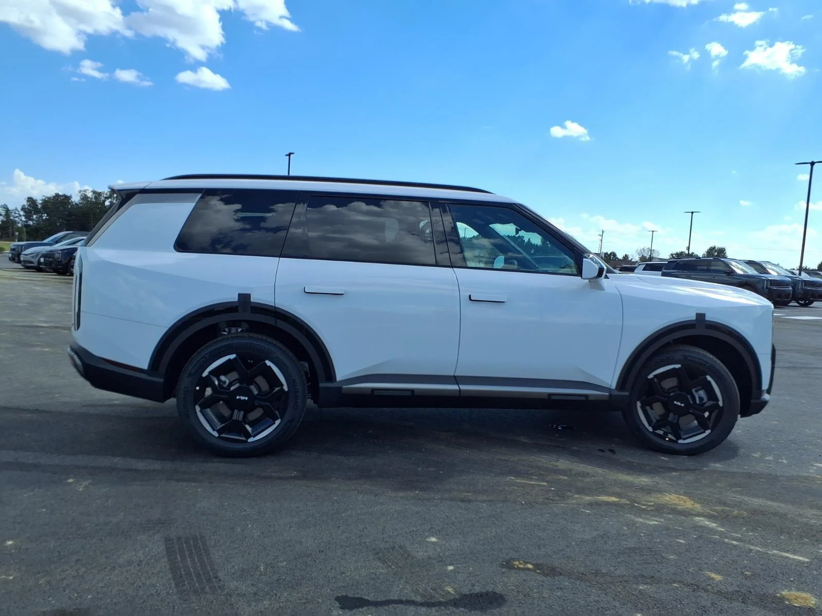 New 2027 Glacial White Pearl Kia EX image 21