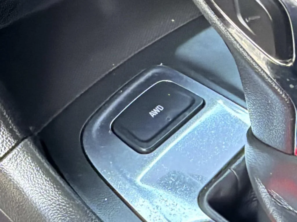 Used 2022 Silver Ice Metallic Chevrolet LT image 17