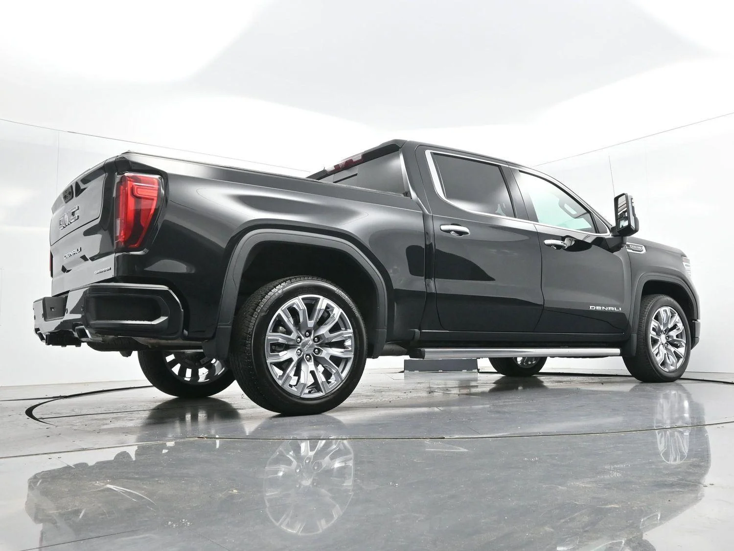 Used 2025 Onyx Black GMC Denali image 53