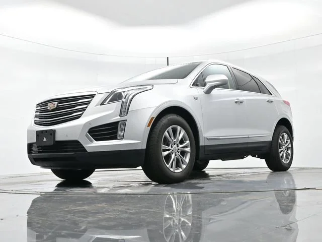 Used 2017 RADIANT SILVER METALLIC Cadillac Luxury FWD image 27
