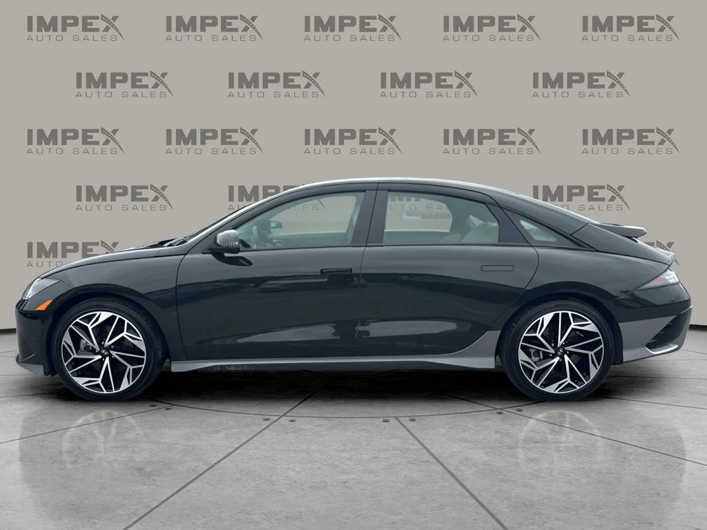 Used 2023 Green Hyundai SEL image 2