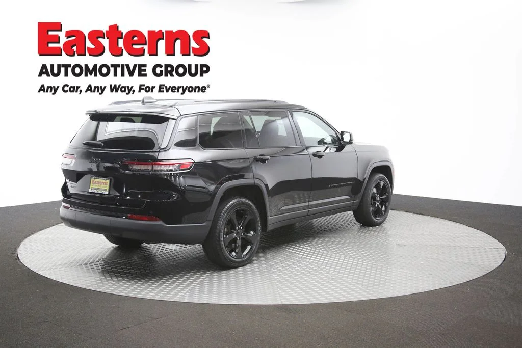 Used 2023 Black Jeep Altitude image 42