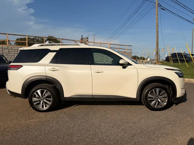 Used 2023 Pearl White Nissan SL image 6