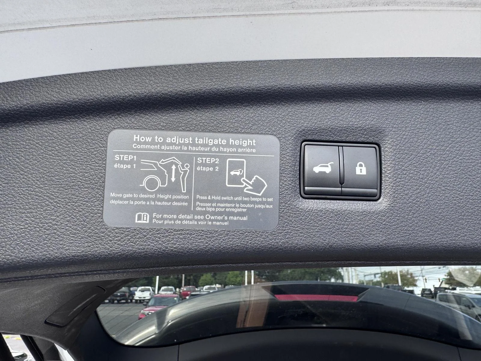 Used 2023 Radiant White INFINITI LUXE image 9