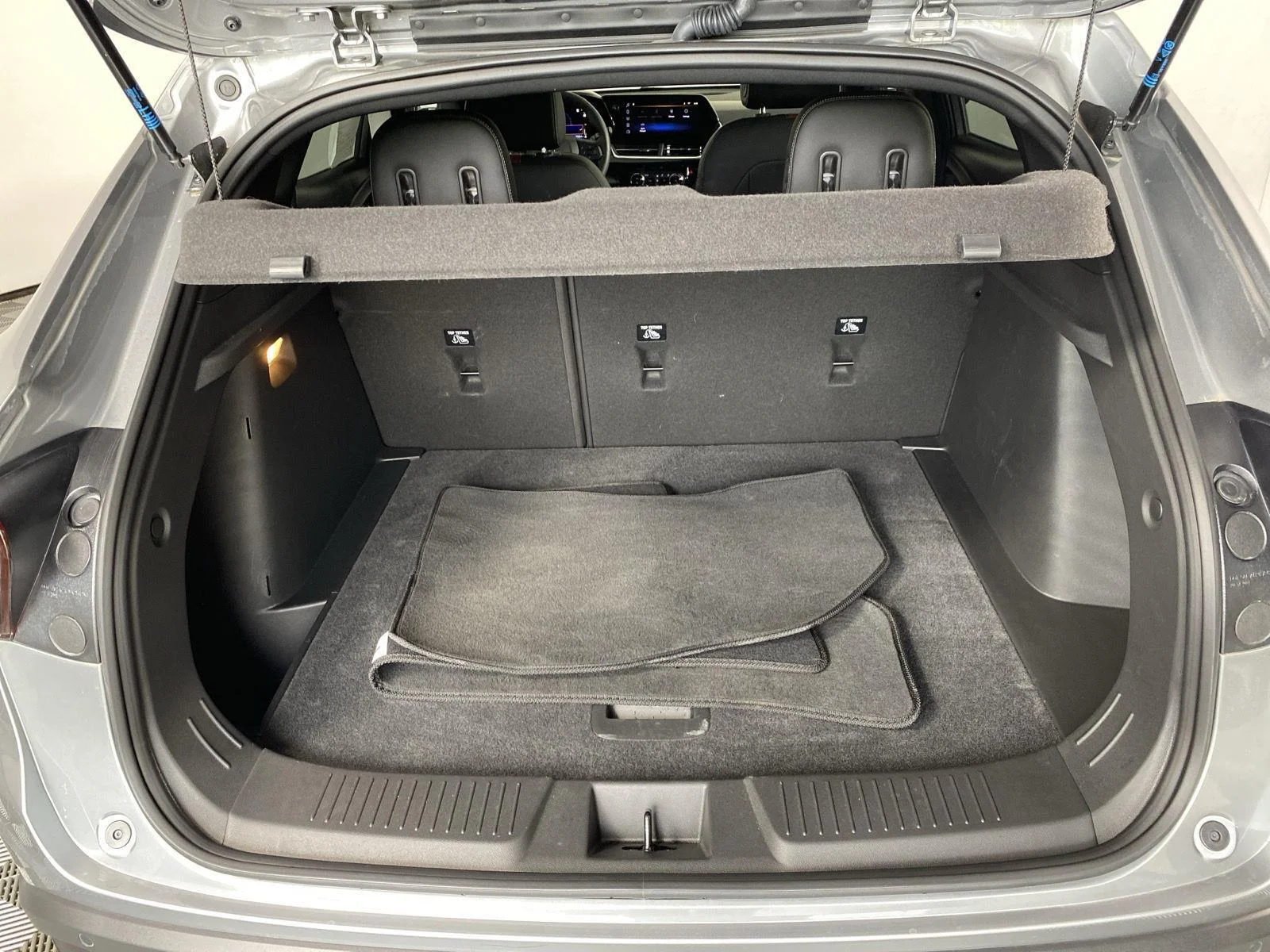 Used 2025 Sterling Gray Metallic Chevrolet 2RS image 17