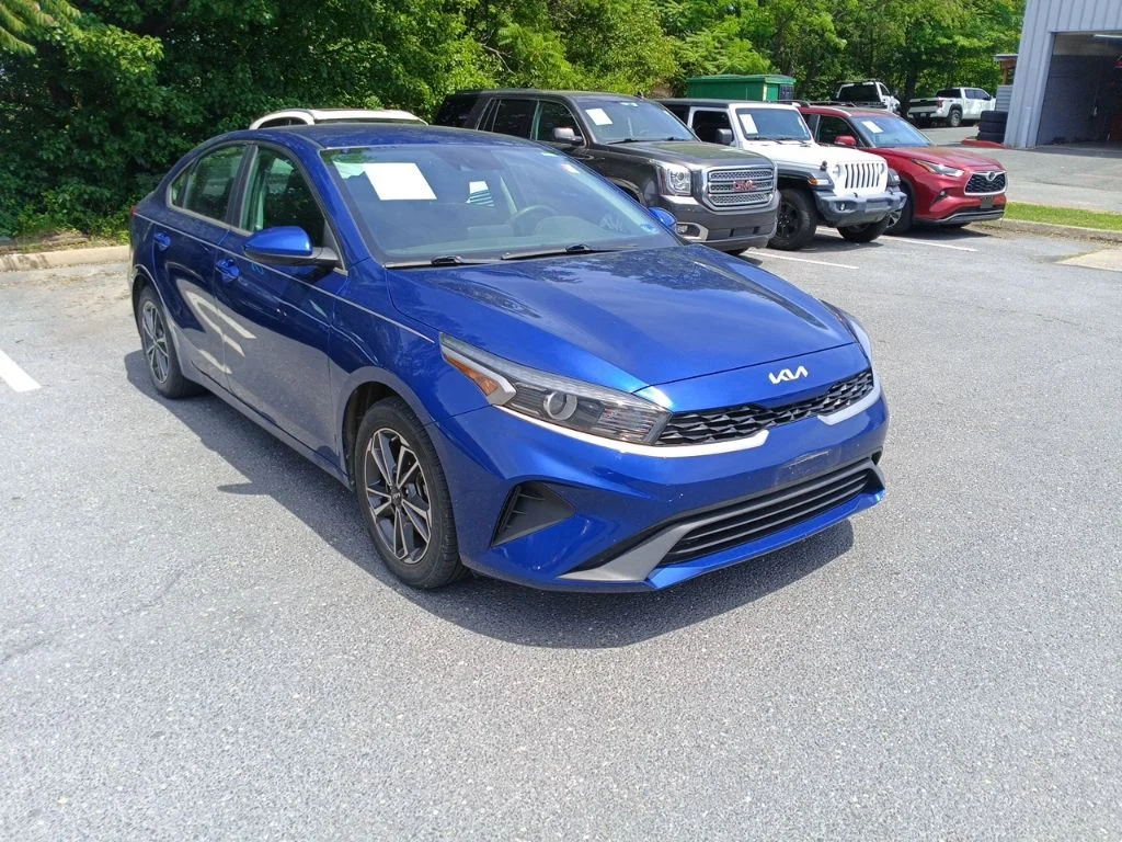 2022 Kia Forte LXS AT's photo
