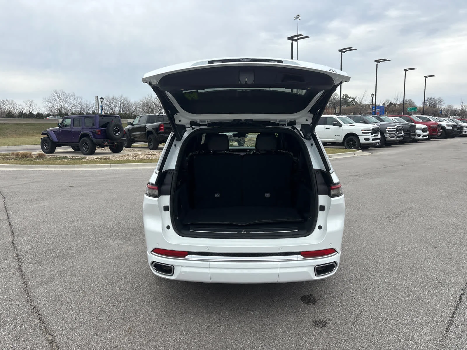 Used 2024 Bright White Clearcoat Jeep Summit image 11