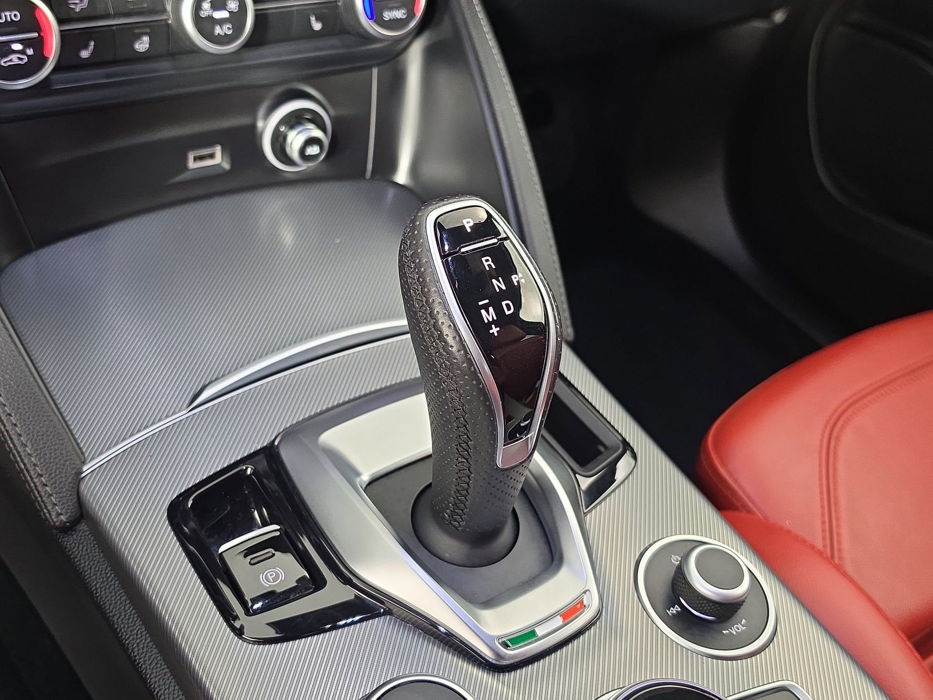 Used 2024 White Alfa Romeo Veloce image 28