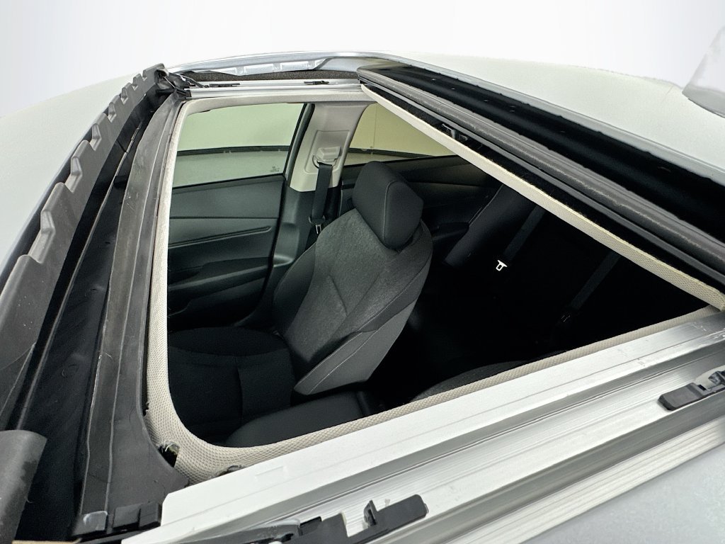 New 2026 Solar Silver Metallic Honda SE image 30