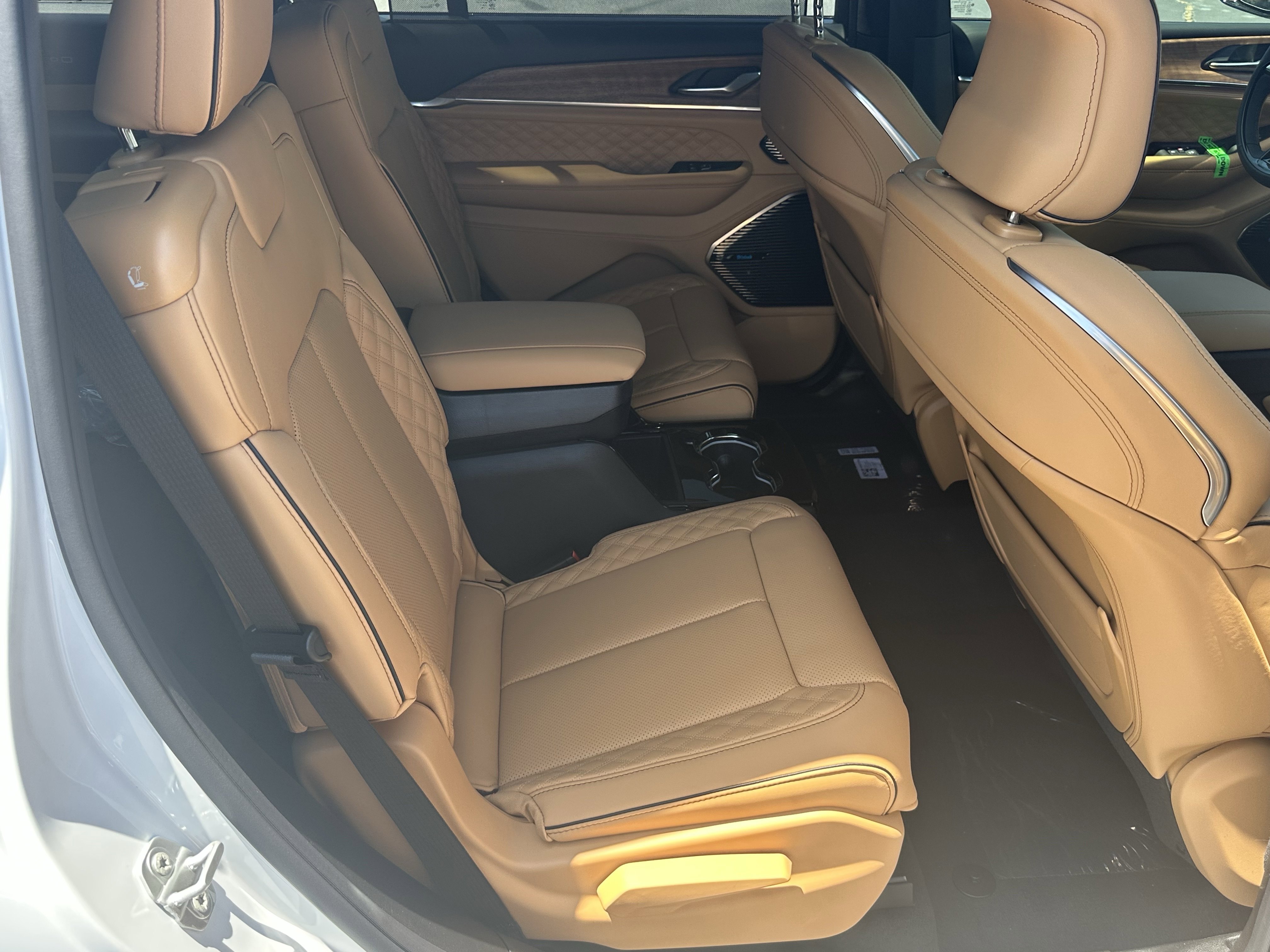 New 2026 Bright White Clear-Coat Exterior Paint Jeep Summit image 16