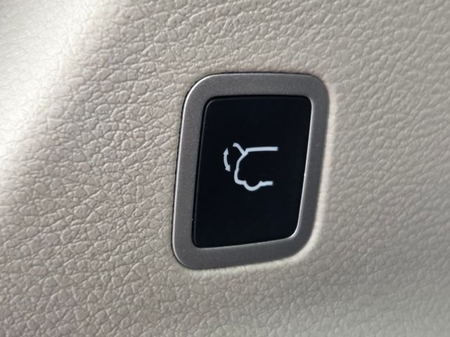 Used 2023 Black Chrysler Touring L image 33