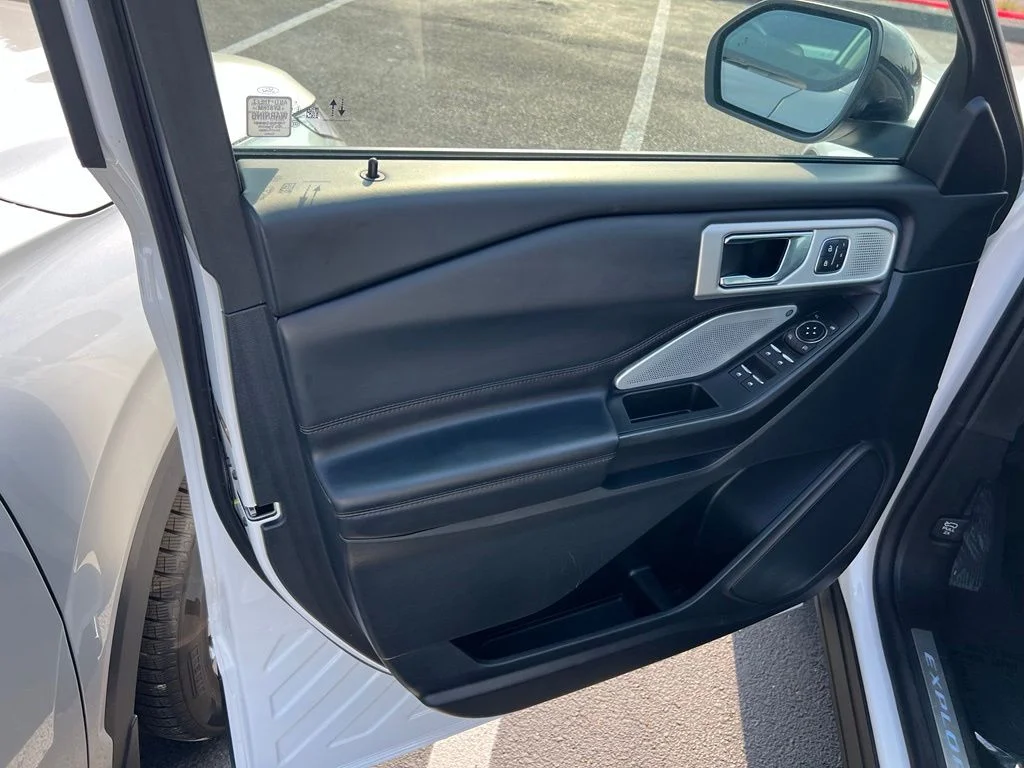 Used 2020 Star White Ford Platinum image 9