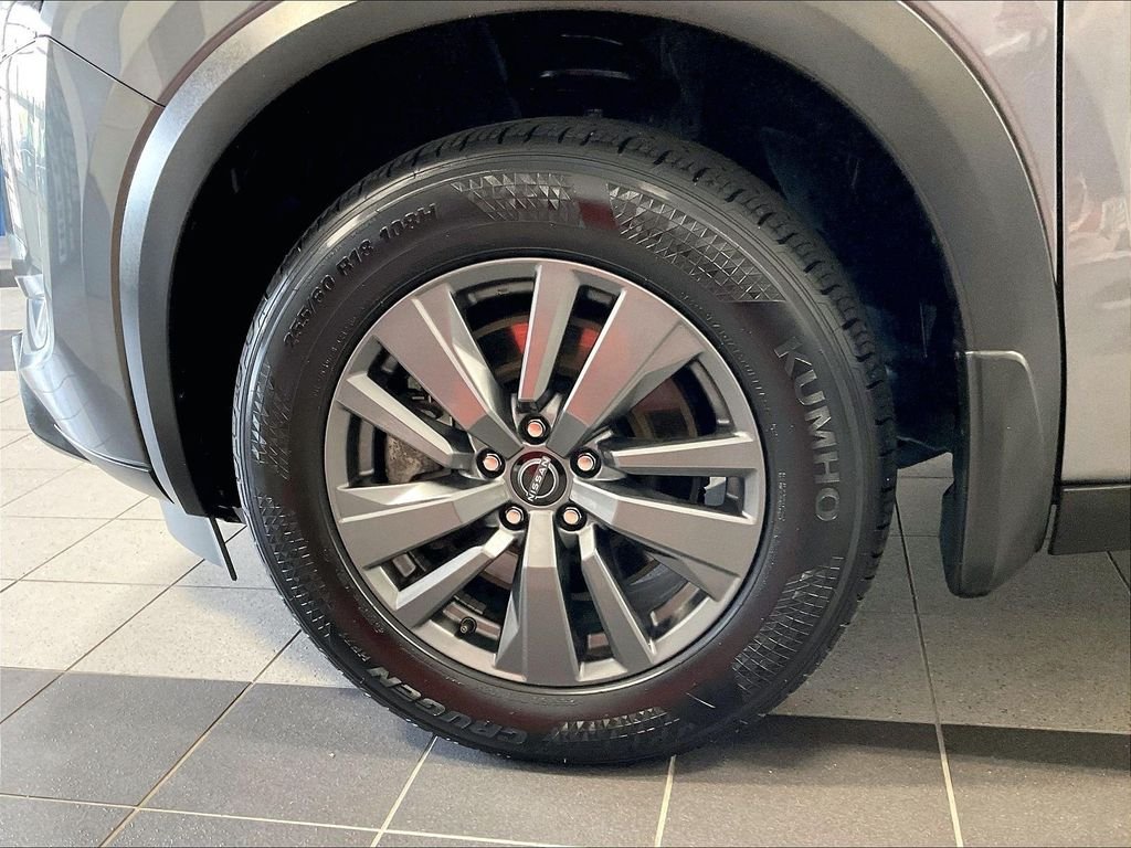 Used 2023 Gray Nissan SV image 7